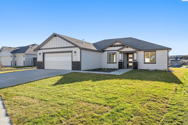 6435 W 30th Pl, Kennewick, WA 99338 - view of front of property featuring board and batten siding, a garage, driveway, and a front lawn