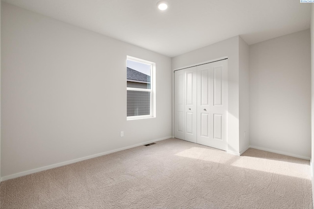 704 S Zeelar St, Kennewick, WA 99336 - unfurnished bedroom featuring light carpet, baseboards, and a closet