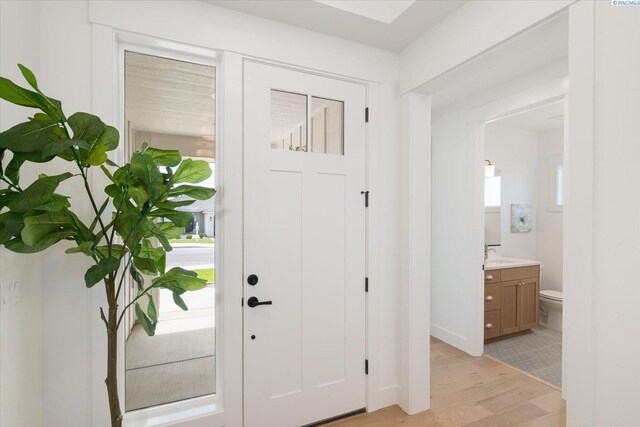 670 Cortona Unit 39, Richland, WA 99352 - foyer entrance featuring light wood-style floors