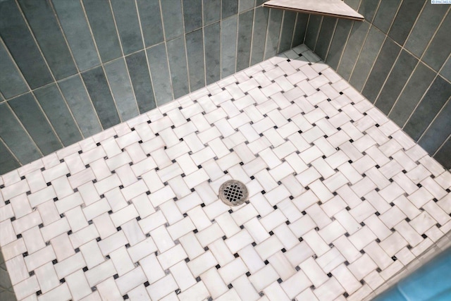 670 Cortona Unit 39, Richland, WA 99352 - detailed view of a tile shower