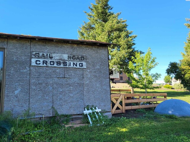 132 2nd St, Diamond, WA 99111 - view of side of property