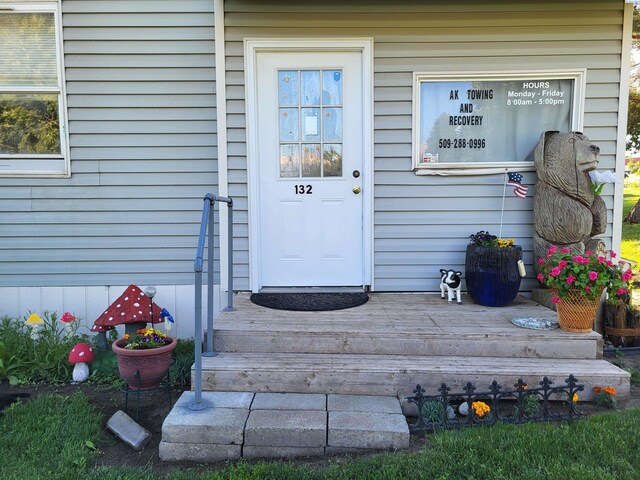 132 2nd St, Diamond, WA 99111 - entrance to property