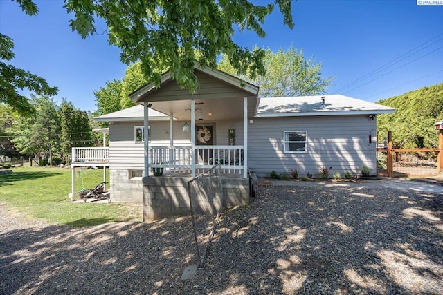 805 Babs Ave, Benton City, WA 99320 - view of front of property featuring covered porch, a front yard, and roof with shingles