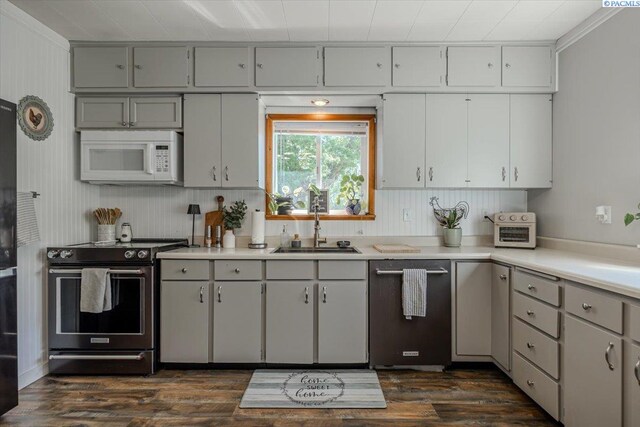 805 Babs Ave, Benton City, WA 99320 - kitchen with stainless steel appliances, a sink, gray cabinets, dark wood-style floors, and light countertops