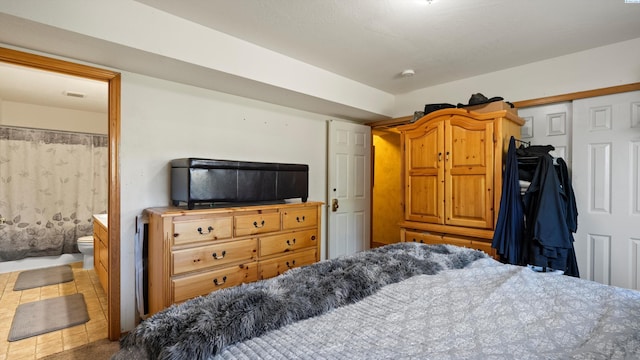 5019 Cambridge Ln, Pasco, WA 99301 - bedroom featuring connected bathroom and a closet