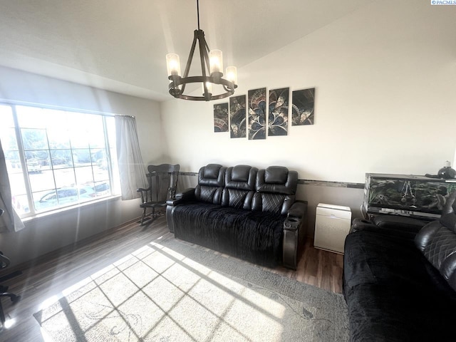 5019 Cambridge Ln, Pasco, WA 99301 - living area featuring a chandelier, wood finished floors, and vaulted ceiling