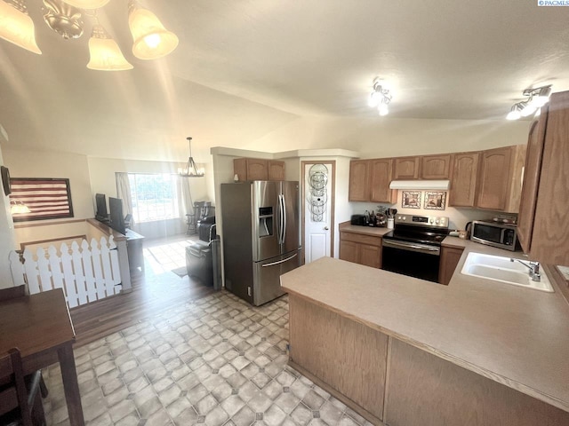 5019 Cambridge Ln, Pasco, WA 99301 - kitchen with appliances with stainless steel finishes, a chandelier, lofted ceiling, a peninsula, and light countertops