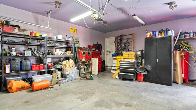 5019 Cambridge Ln, Pasco, WA 99301 - garage with a garage door opener