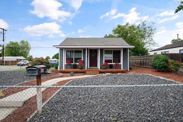 518 Wright Ave, Richland, WA 99352 - bungalow featuring a porch