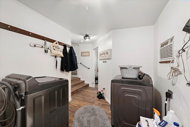 518 Wright Ave, Richland, WA 99352 - laundry area featuring washing machine and clothes dryer, dark wood-type flooring, an AC wall unit, and baseboards