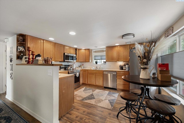 518 Wright Ave, Richland, WA 99352 - kitchen with appliances with stainless steel finishes, light wood-style flooring, a sink, recessed lighting, and baseboards