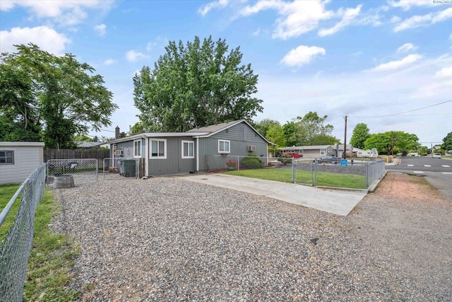 518 Wright Ave, Richland, WA 99352 - view of front of house with a gate and driveway