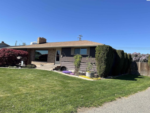 508 W Concord Ave, Grandview, WA 98930 - single story home with a chimney