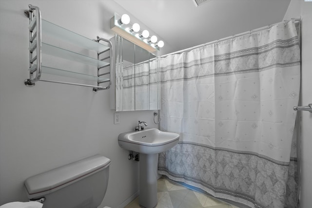 508 W Concord Ave, Grandview, WA 98930 - full bath with a shower with curtain and tile patterned floors