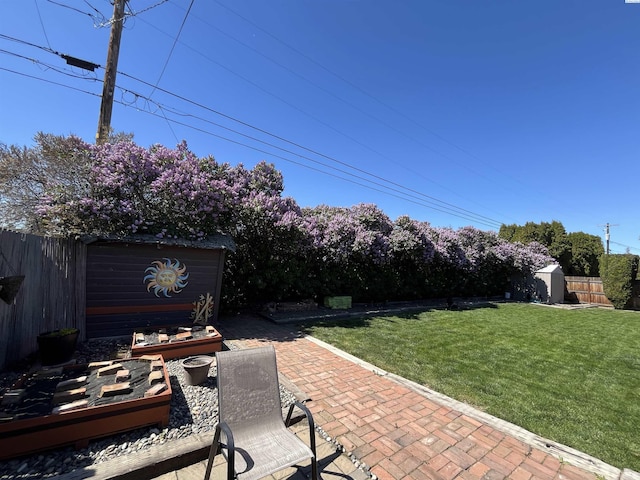508 W Concord Ave, Grandview, WA 98930 - fenced backyard featuring a storage shed and a patio area