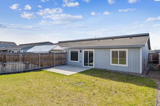 407 Dawson Ln, Pasco, WA 99301 - rear view of property featuring a patio area and a shingled roof