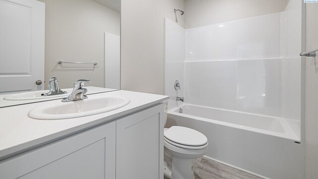 656 S Zeelar St, Kennewick, WA 99336 - full bath featuring toilet, vanity, wood finished floors, and tub / shower combination