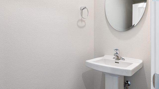 656 S Zeelar St, Kennewick, WA 99336 - bathroom featuring a sink