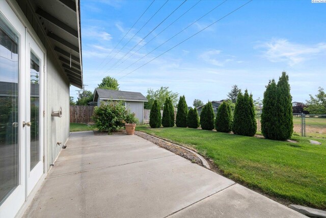 2704 Iris St, West Richland, WA 99353 - view of patio / terrace