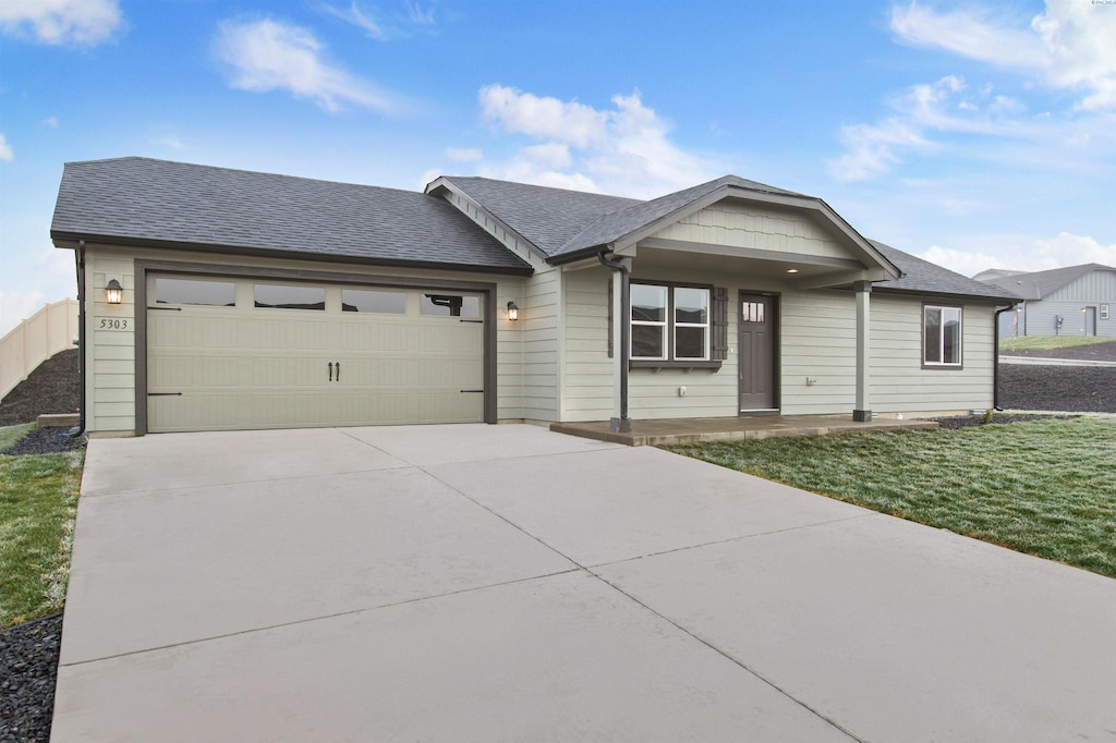 404 Van Ct, Grandview, WA 98930 - photo 1