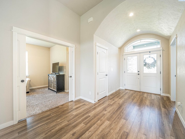 5593 S Lyle Pl, Kennewick, WA 99337 - foyer featuring lofted ceiling, wood finished floors, baseboards, recessed lighting, and arched walkways