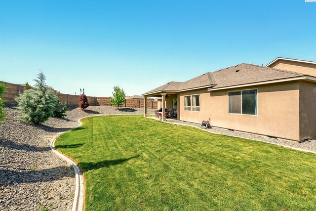 view of yard featuring a fenced backyard and a patio area
