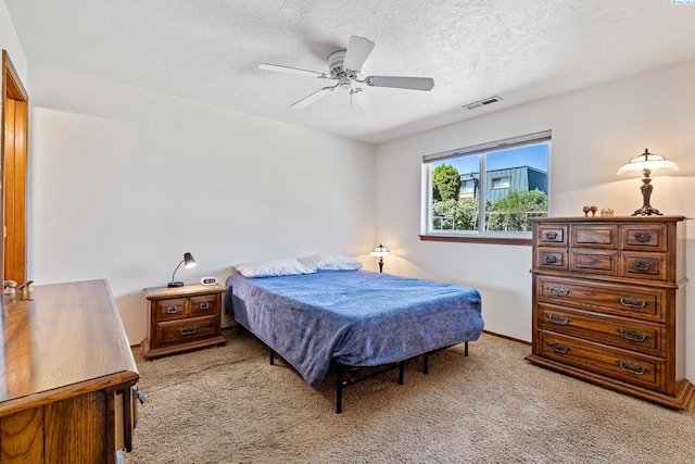 627 N Williams St, Kennewick, WA 99336 - bedroom featuring carpet floors, a textured ceiling, and ceiling fan