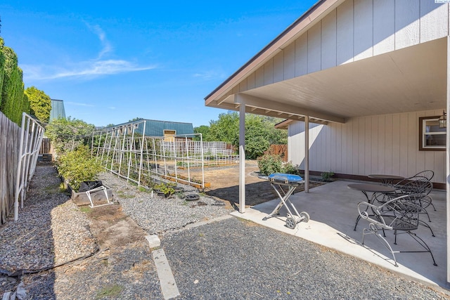 627 N Williams St, Kennewick, WA 99336 - view of yard with a patio area and a garden