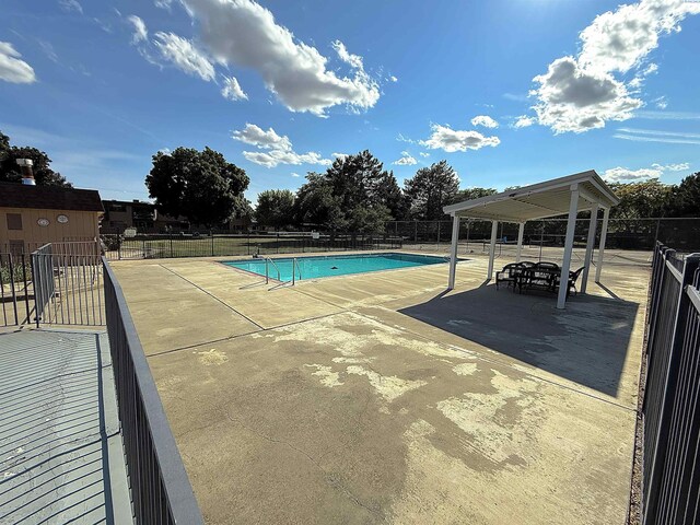 2912 W Hood Ave Unit D104, Kennewick, WA 99336 - community pool with a patio and fence