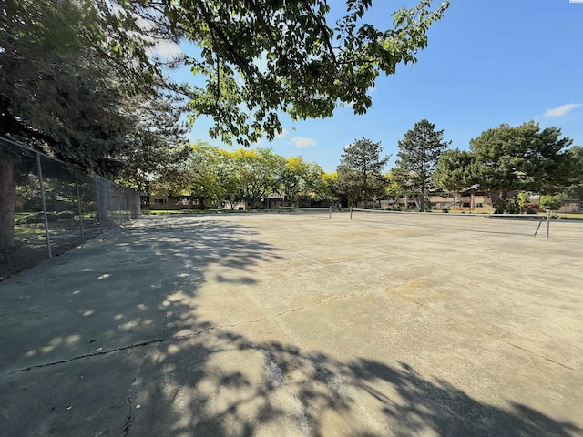 2912 W Hood Ave Unit D104, Kennewick, WA 99336 - view of yard featuring fence and a tennis court