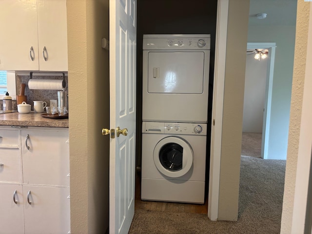 1320 NE Harvey Rd, Pullman, WA 99163 - laundry area with stacked washer / dryer, carpet flooring, and a ceiling fan