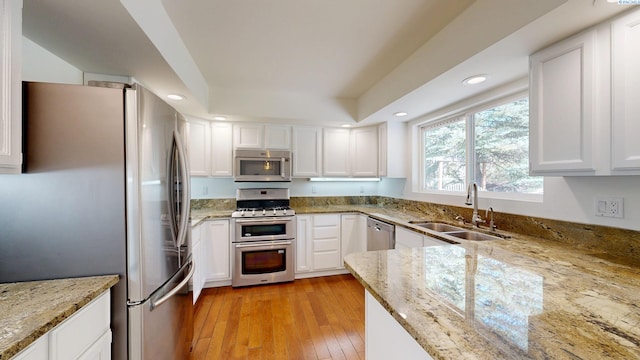 1220 SW Wadleigh Dr, Pullman, WA 99163 - kitchen with appliances with stainless steel finishes, a sink, white cabinetry, and recessed lighting