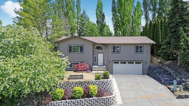 1220 SW Wadleigh Dr, Pullman, WA 99163 - raised ranch with a garage, driveway, and roof with shingles