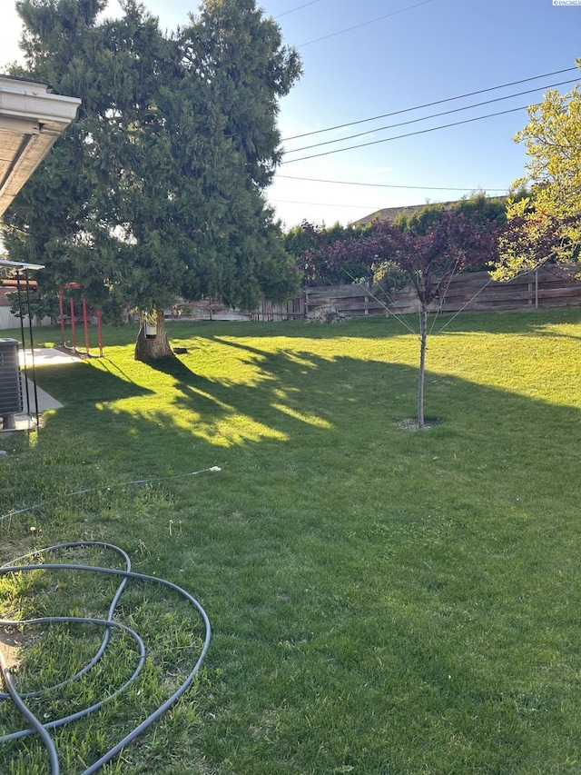 619 Grandview Ave, Sunnyside, WA 98944 - view of yard with central AC unit