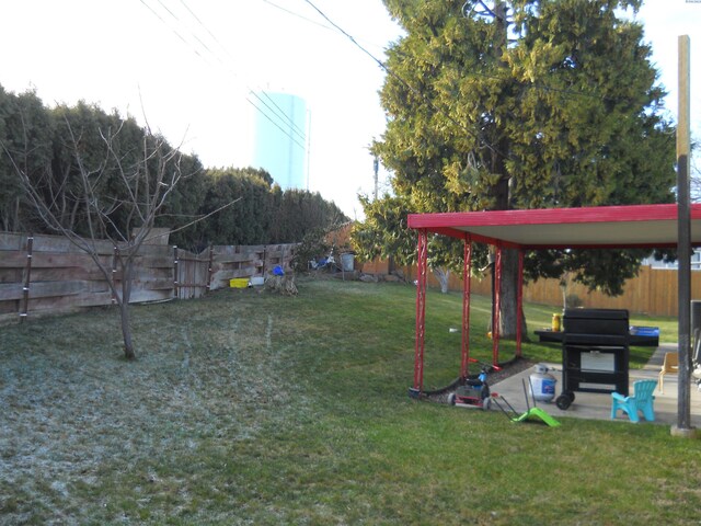 619 Grandview Ave, Sunnyside, WA 98944 - view of yard with a fenced backyard