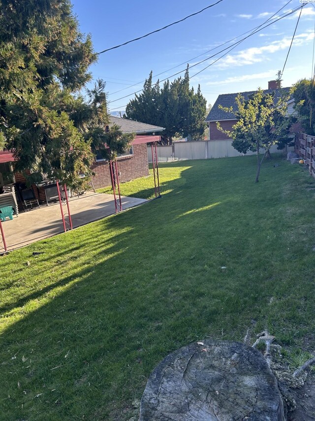 619 Grandview Ave, Sunnyside, WA 98944 - view of yard with a patio and fence