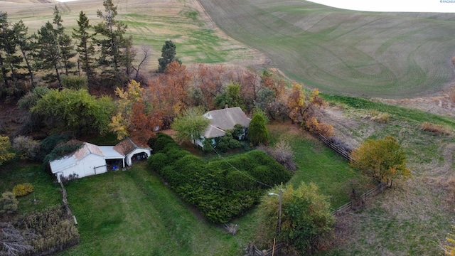 birds eye view of property featuring a rural view