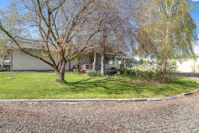 108 W 45th Ave, Kennewick, WA 99337 - view of front of home with a front yard and stucco siding