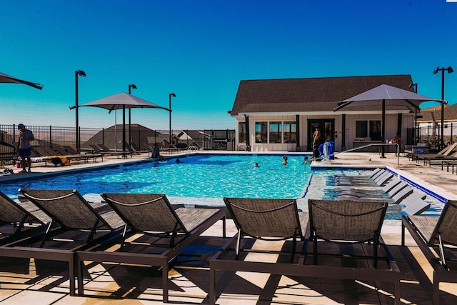 345 Epic St, Richland, WA 99352 - community pool with fence and a patio area