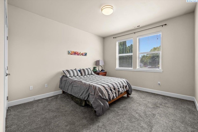 406 W 49th Ave, Kennewick, WA 99337 - bedroom featuring baseboards and carpet