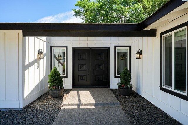 10401 N Mcdonald Rd, Prosser, WA 99350 - entrance to property featuring board and batten siding