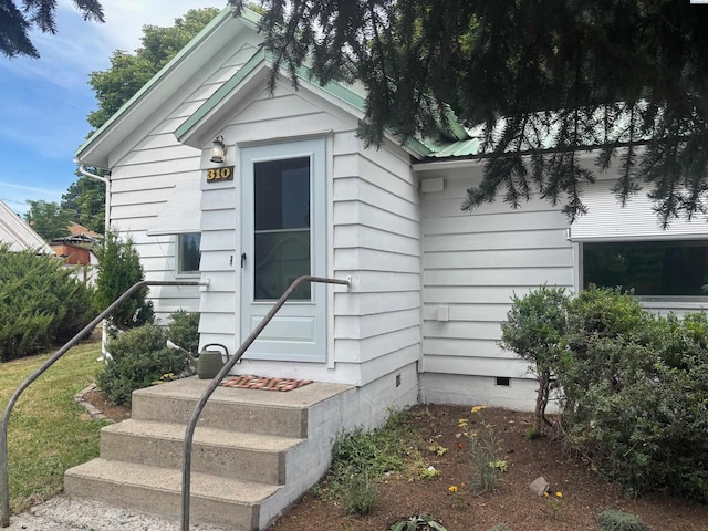 310 S Culton St, Palouse, WA 99161 - doorway to property featuring crawl space