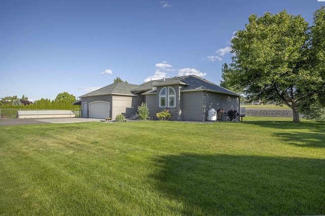 92104 E Sagebrush Rd, Kennewick, WA 99338 - view of side of home with concrete driveway and a garage
