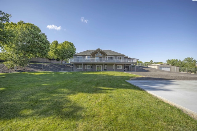 92104 E Sagebrush Rd, Kennewick, WA 99338 - view of front of house featuring an outdoor structure and a deck