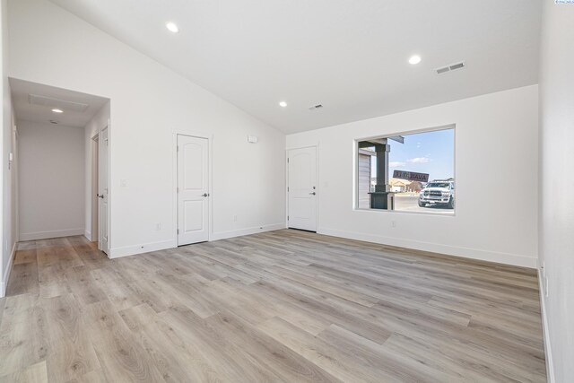 1613 Diamond Ave, Grandview, WA 98930 - empty room featuring lofted ceiling, light wood-style flooring, recessed lighting, and baseboards