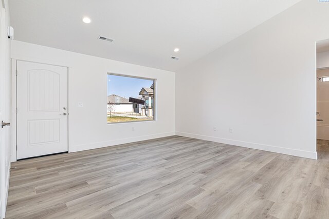 1613 Diamond Ave, Grandview, WA 98930 - unfurnished room featuring light wood-style floors, baseboards, and recessed lighting
