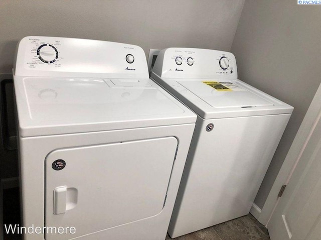 washroom with laundry area and washing machine and dryer