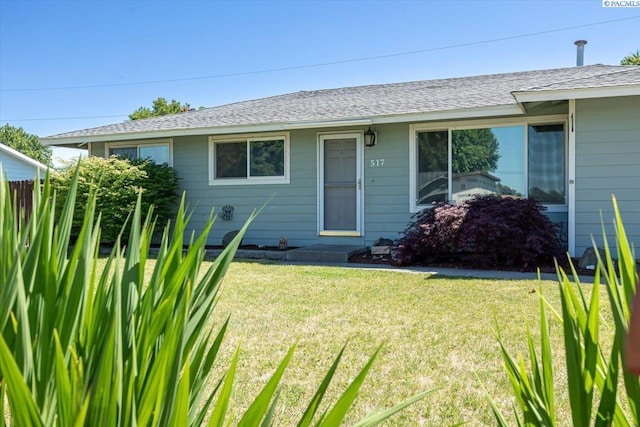 517 S Dawes St, Kennewick, WA 99336 - ranch-style home featuring roof with shingles