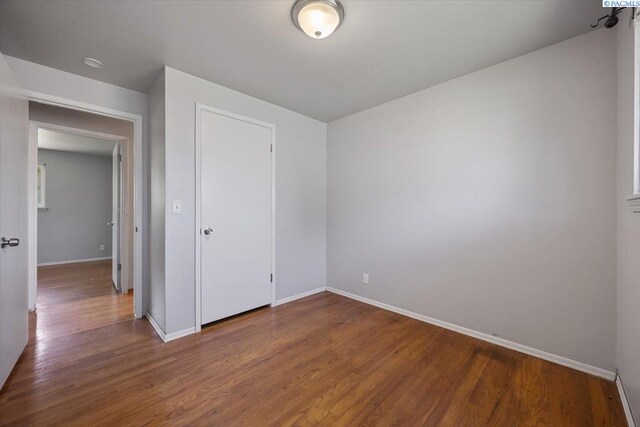 517 S Dawes St, Kennewick, WA 99336 - unfurnished bedroom featuring baseboards, wood finished floors, and a closet