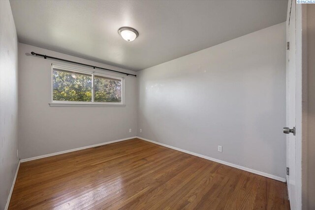 517 S Dawes St, Kennewick, WA 99336 - unfurnished room featuring wood finished floors and baseboards